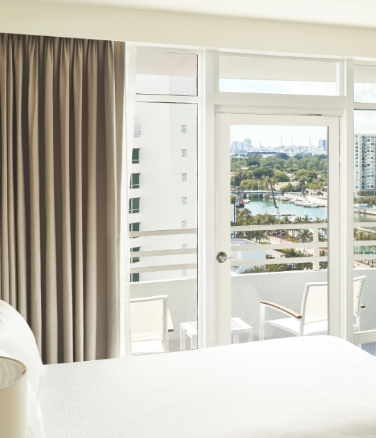 Deluxe Bay View Guestroom With Balcony | Fontainebleau Miami Beach