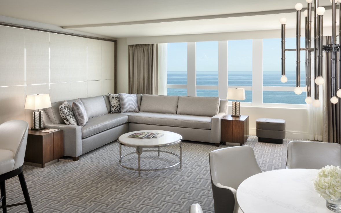 Deluxe Bay View Guestroom | Fontainebleau Miami Beach